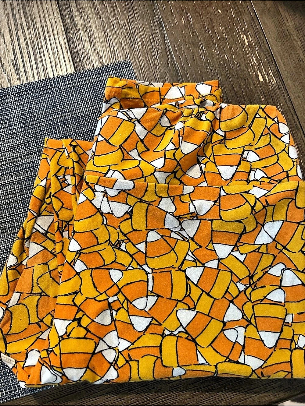 LuLaRoe Candy Corn Print Leggings Orange & White